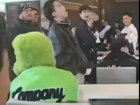 新说唱录制现场对骂!bobbynopeace和oneone爆发冲突!