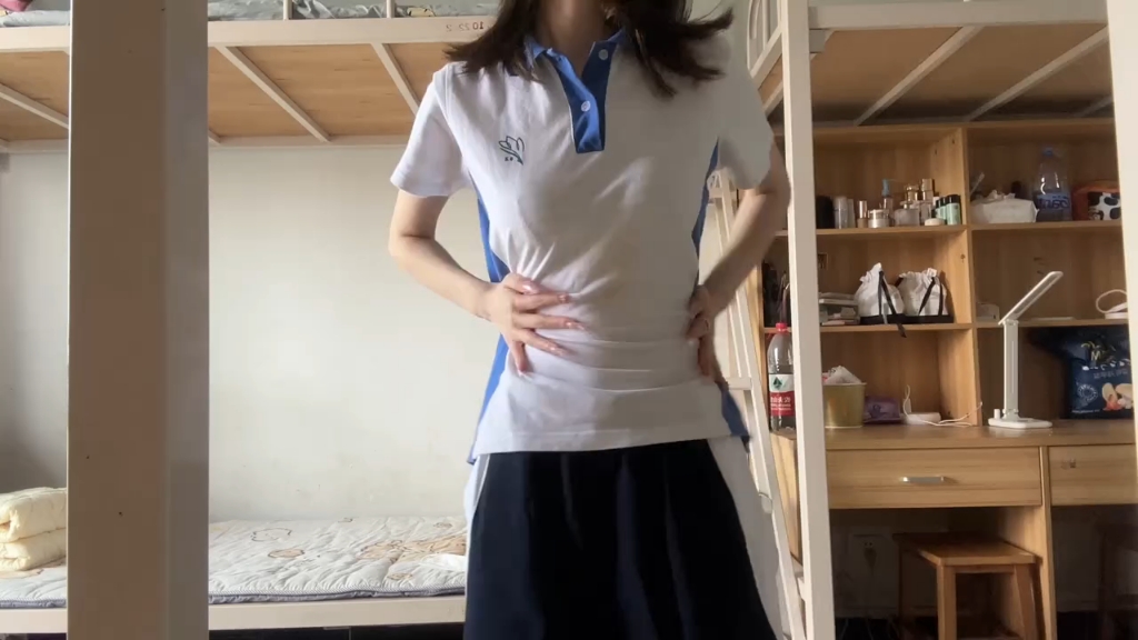 [图]我们的故事开始～ #纯情女高 #深圳校服yyds #深圳