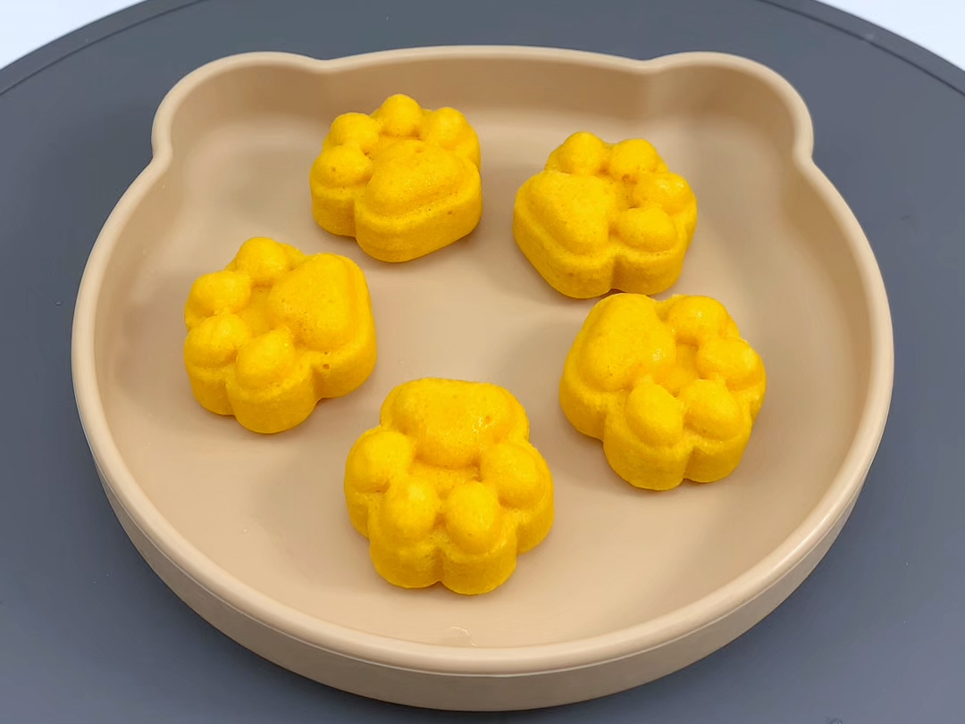 零失败的胡萝卜蒸糕,简单搅一搅蒸一蒸,松软香甜,没牙的宝宝也能吃