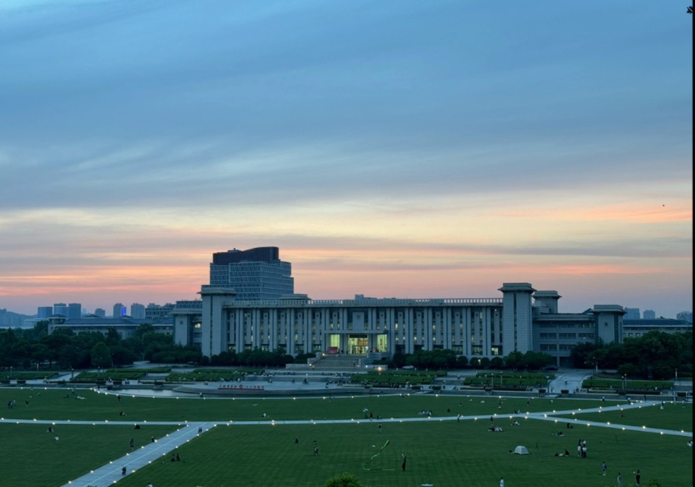 用跑步打开东南大学九龙湖校区