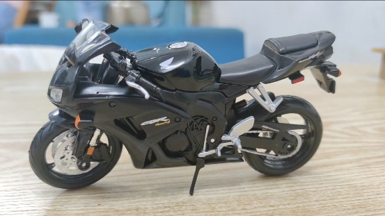 假面骑士kabuto的原型车——本田cbr-1000rr机车模型_哔哩哔哩_bili