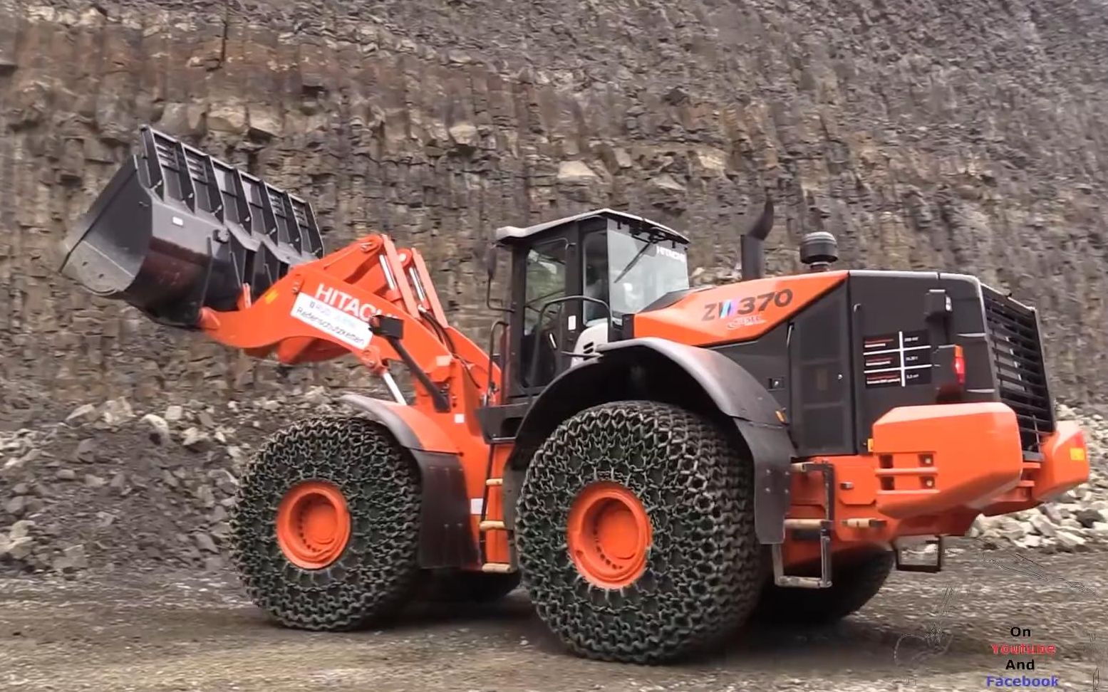 日立 zw370轮式装载机 装载贝尔-b40d-自卸车
