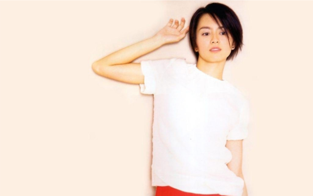 梁咏琪「口香糖」爱情像口香糖该吐掉~神仙打架的千禧年,有不少好歌