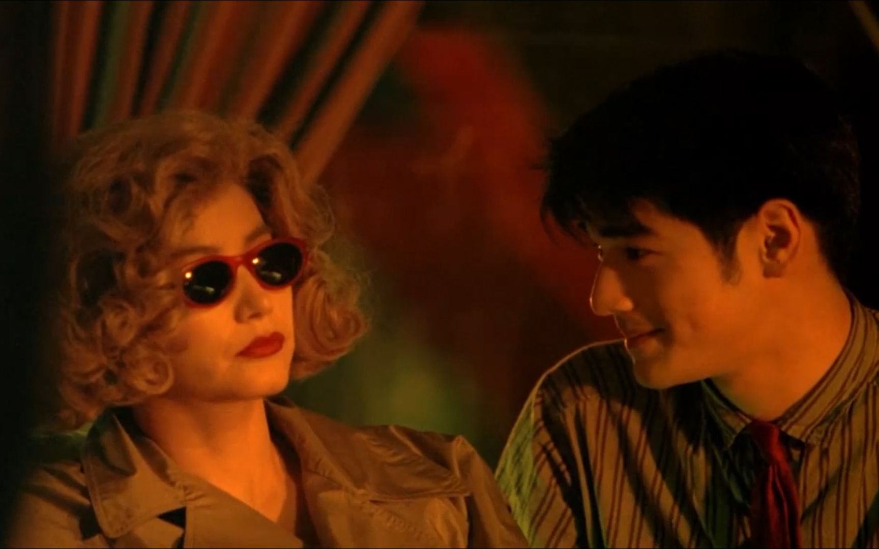 《重庆森林》十分种剧情剪辑;第一篇故事