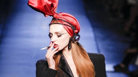 马吉拉罕见露脸!为自己的老师高缇耶走秀Jean Paul Gaultier F/W 1986