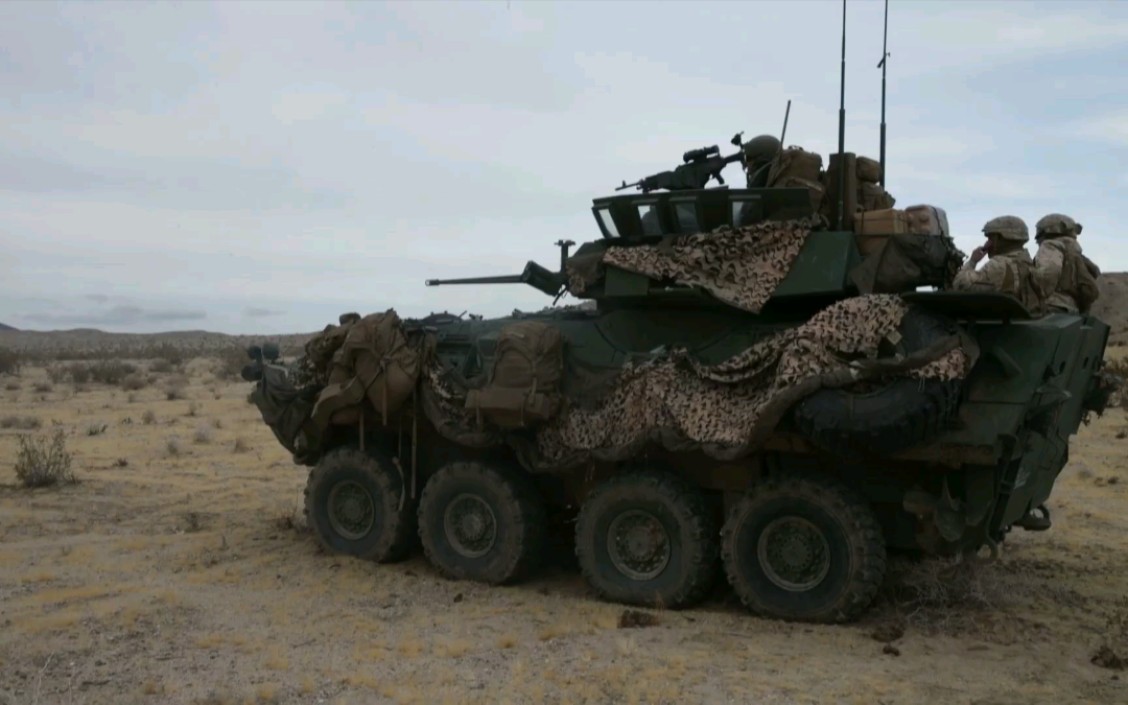 【军事】美国海军陆战队lav-25轮式装甲车沙漠训练