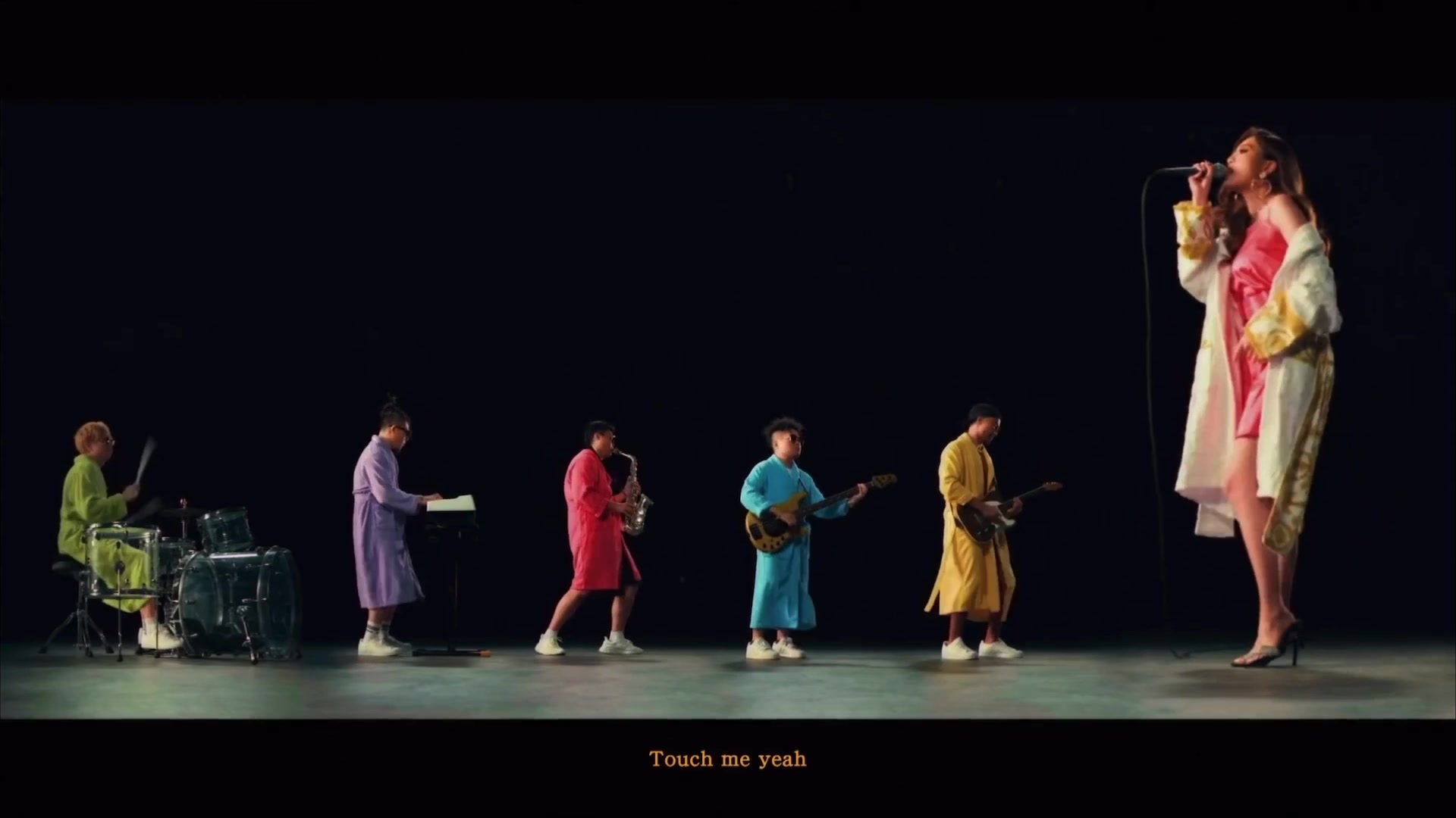 dustybottle问世间情是何物能任意一天到黑摸摸你的肩