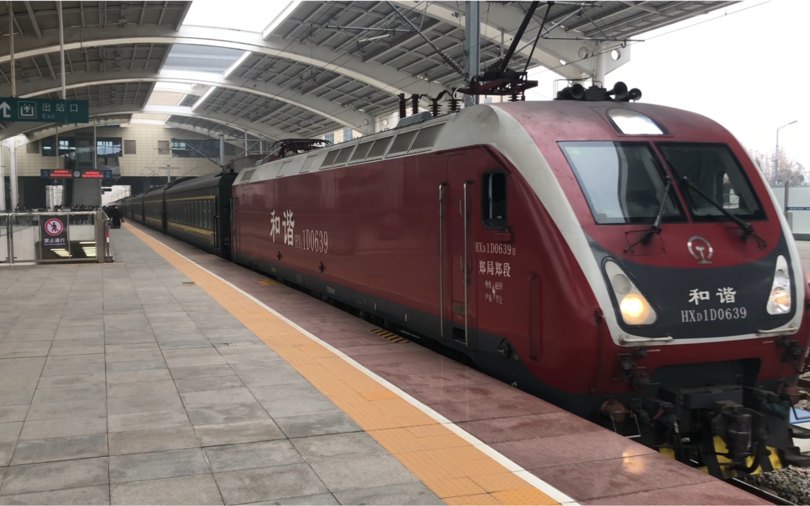 【中国铁路】郑局郑段hxd1d-0639牵引k262次(汉中-北京西)进保定站