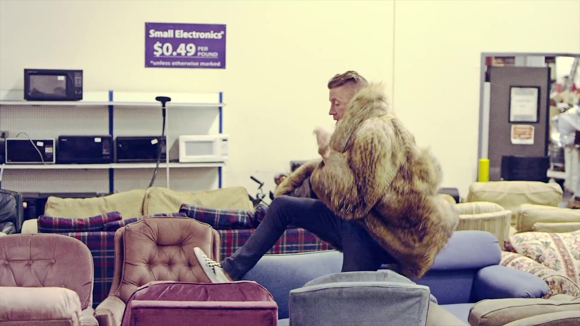 MACKLEMORE & RYAN LEWIS  THRIFT SHOP FEAT. WANZ (OFFICIAL VIDEO)哔哩哔哩bilibili