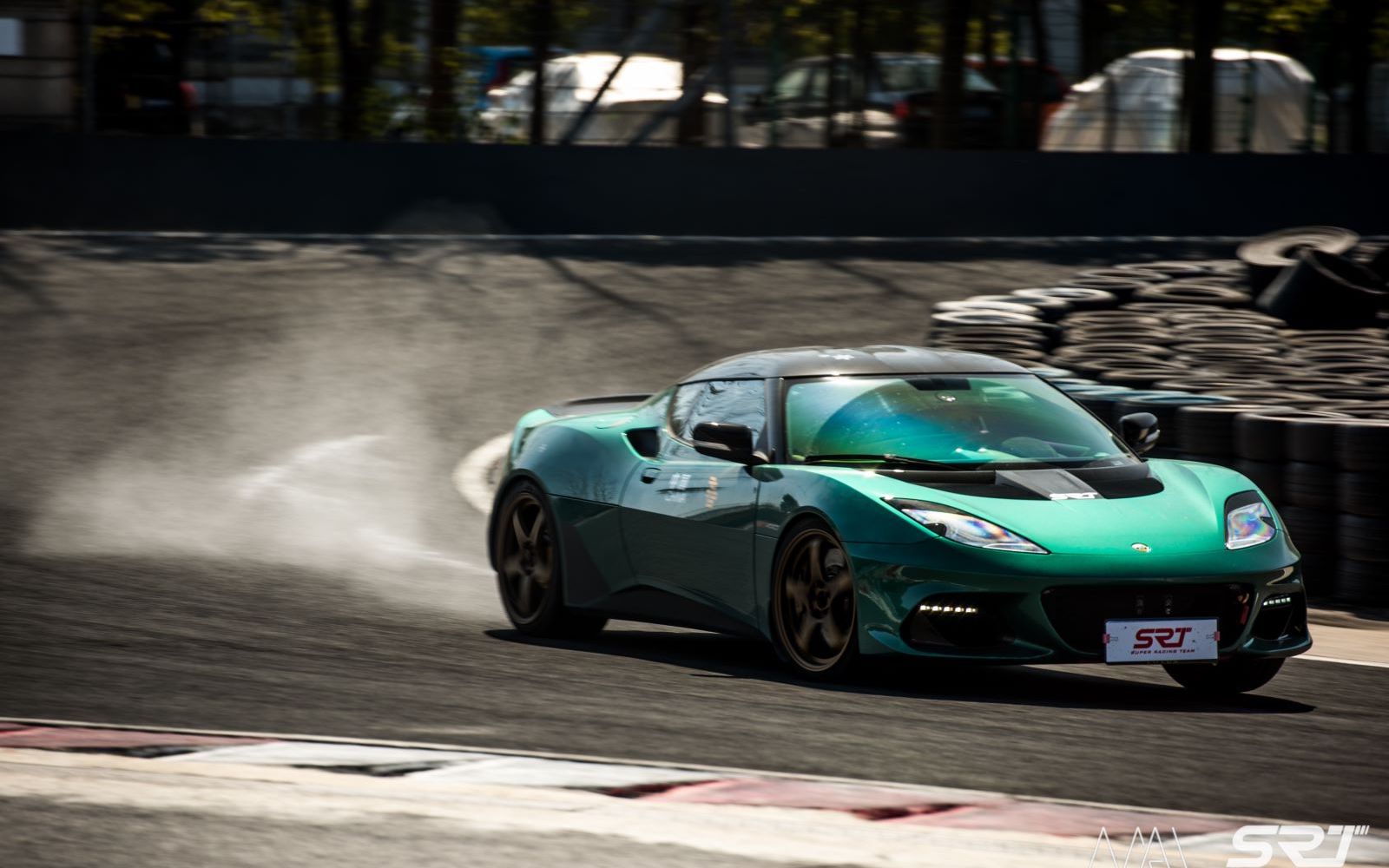 在天马白漂了莲花 evora gt410,造了1:13.7的圈,朋友的车还是小心开好