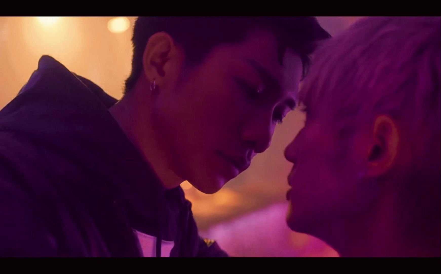 青梅竹马,一起长大的两个娃,艾迪是会挑人,但是也只选陈毅!