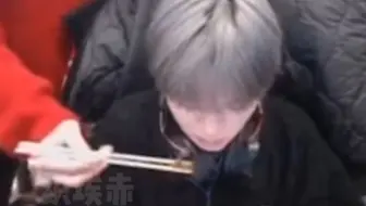 【3C】喂食。。大哥他不是小朋友了。。。