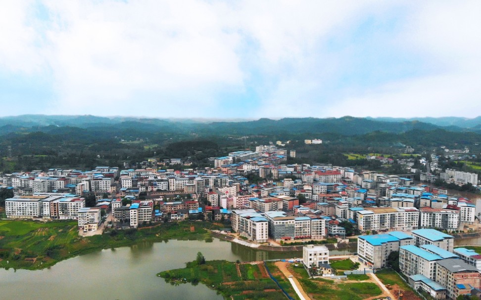 走进四川偏远山区,南部县王家镇,非常漂亮的一座小镇