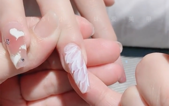 超简单的手绘立体羽毛美甲教程来啦