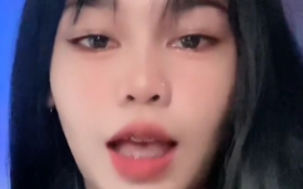 表妹清新脱俗,寸吐舌阿黑颜表情舞止