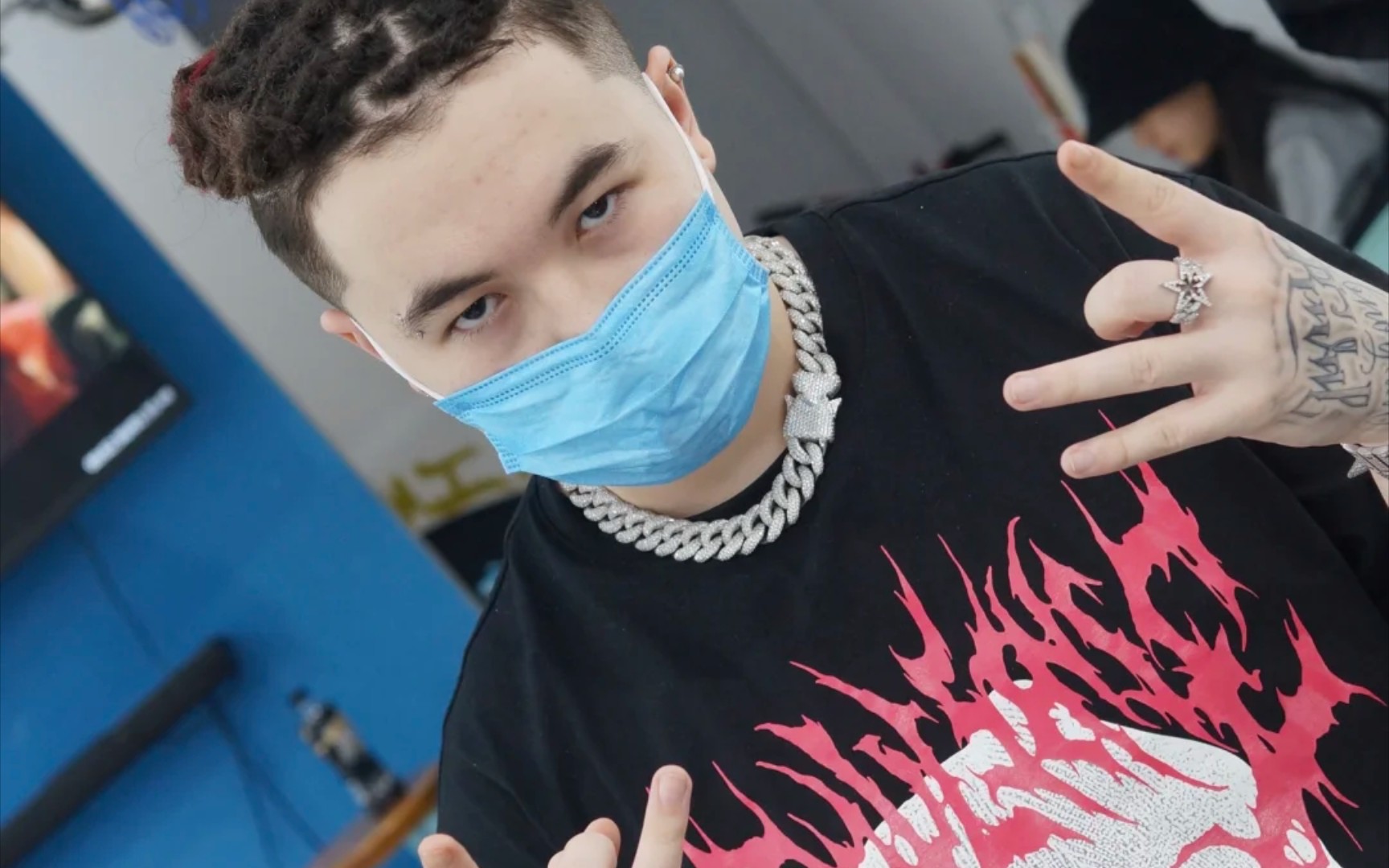 点名老一辈rapper 那奇沃夫新歌《1997》