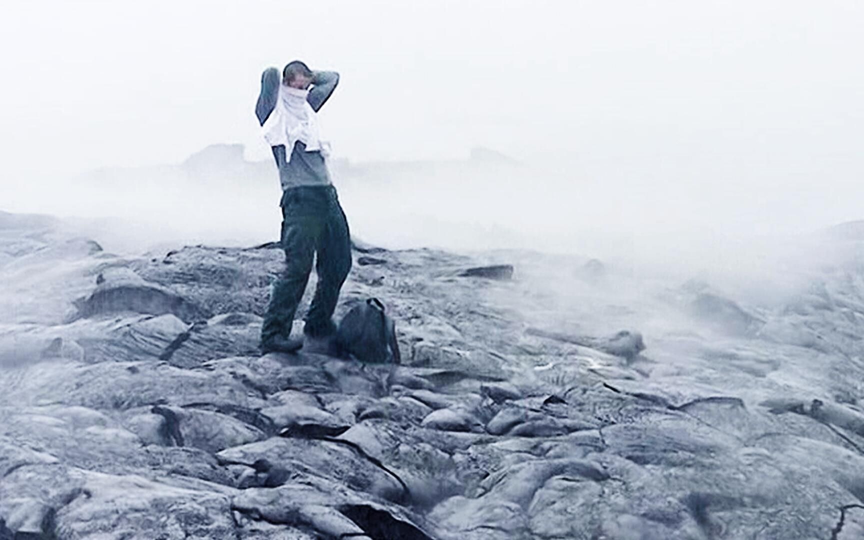 贝爷勇闯基拉韦厄火山,智取蜂蜜,吃的满嘴流油,纪录片!