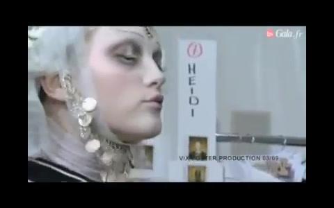 Backstage at John Galliano  Winter 09/10 加利亚诺 2009秋冬高定后台哔哩哔哩bilibili