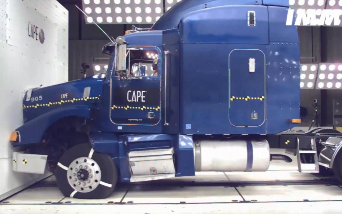 美国卡车碰撞测试,有你的车安全吗?