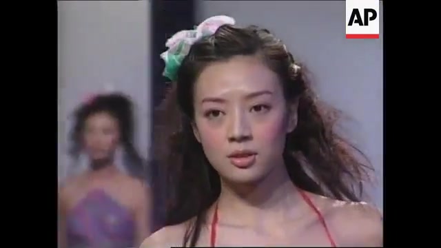 [图]【2000年中国国际时装周】ENTERTAINMENT DAILY_ ENT1- CHINA FASHION