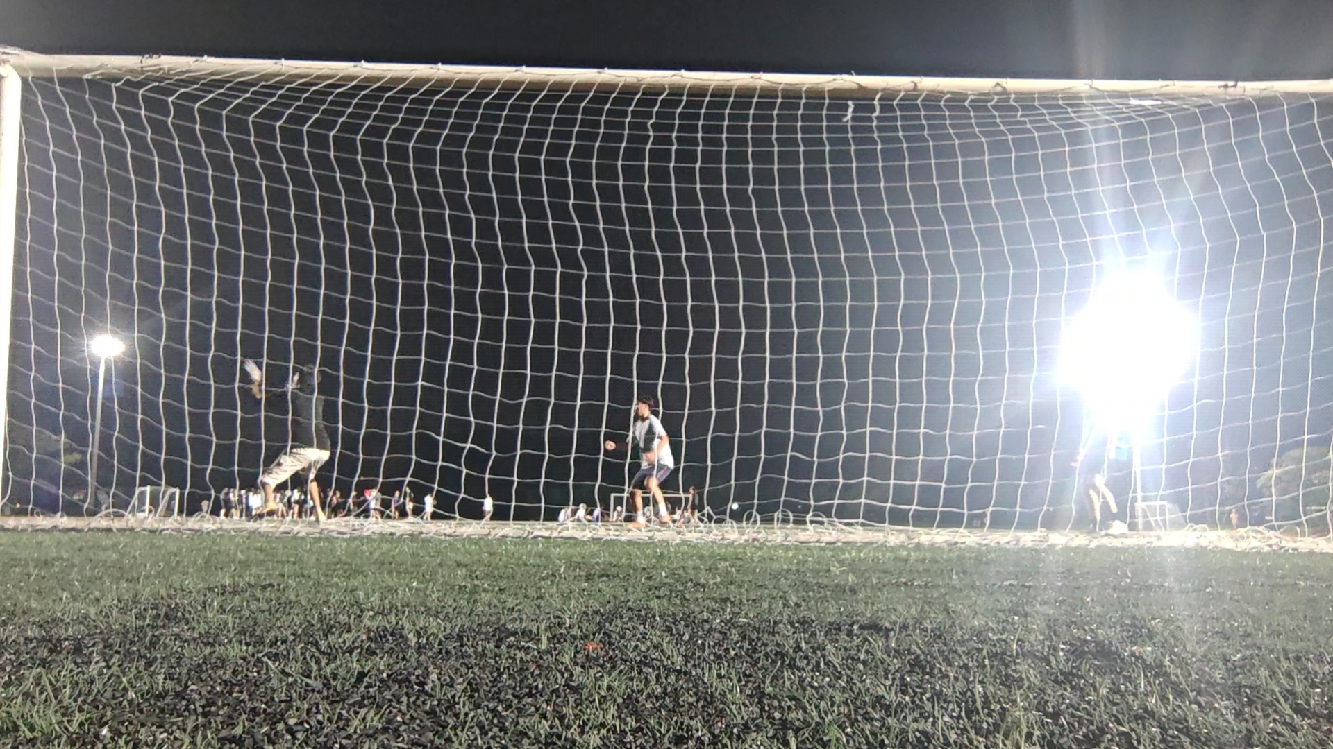 有人进了落叶球爽飞,背景板门将vs校队门将