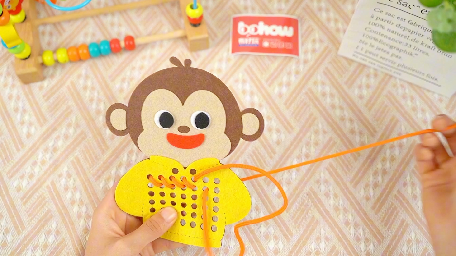 幼儿园自制蒙氏早教缝工玩教具 —《小动物穿毛衣》,我们一起来学习