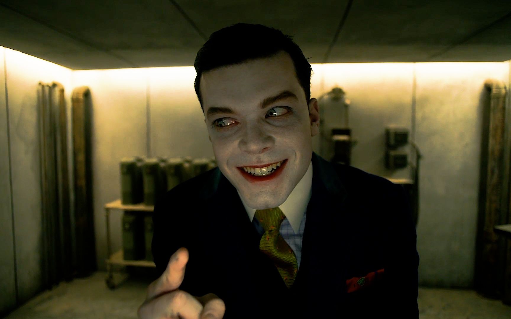 《哥谭》杰罗姆使用毒气把杰罗麦变成真正的小丑!