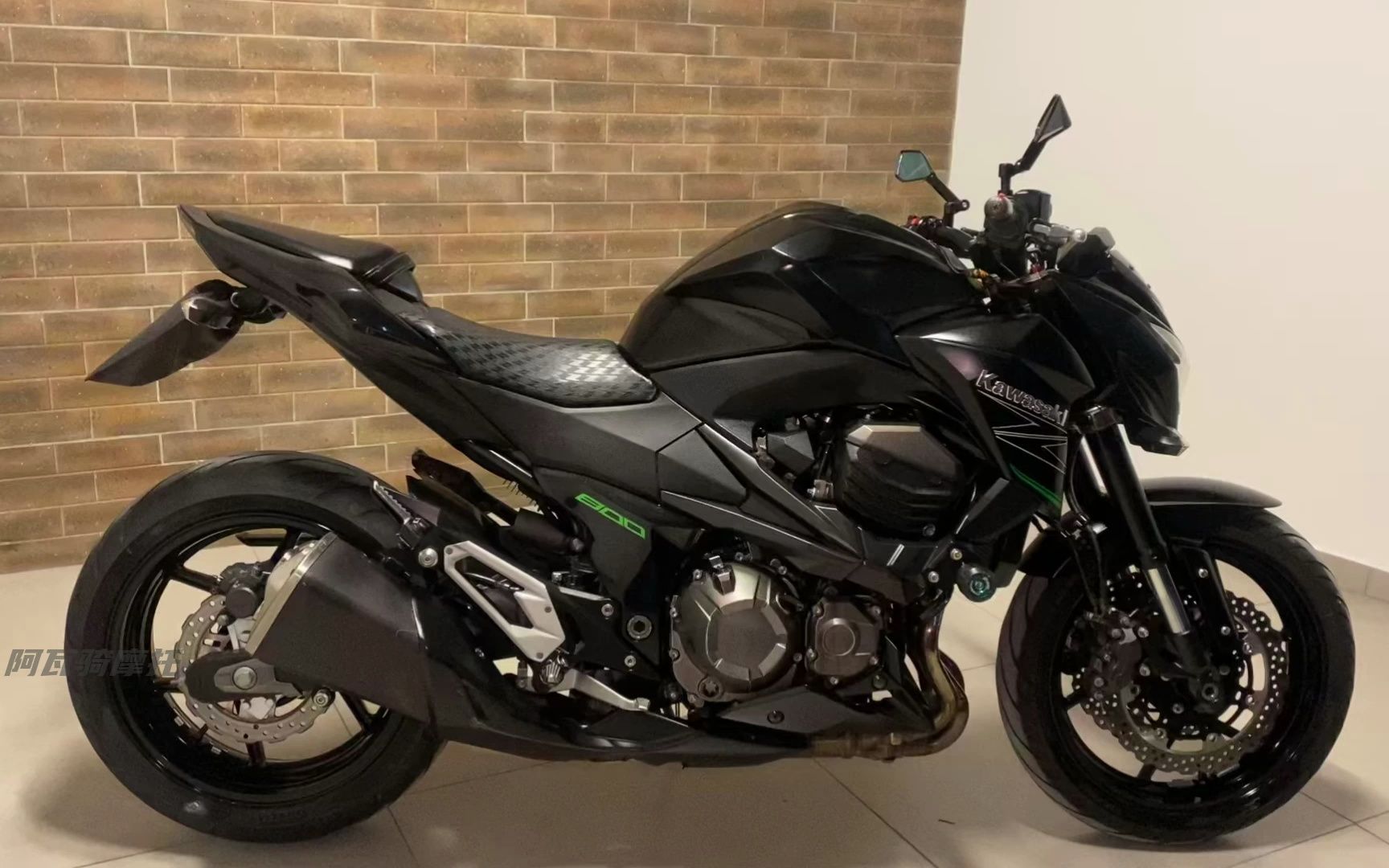 经典回顾:川崎z800运动街车,浑厚的声浪搭配酷炫的外形