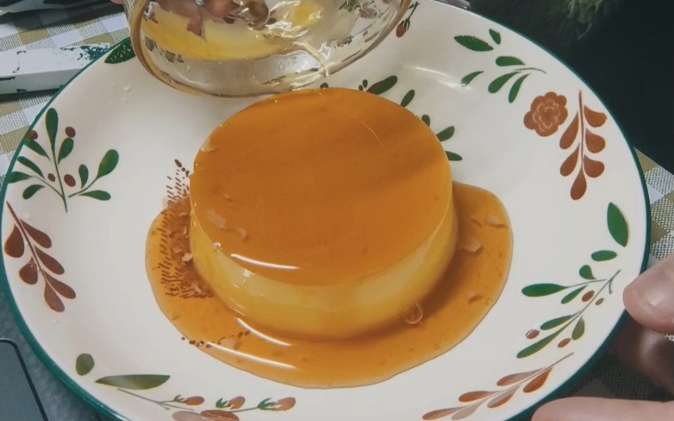 不用烤箱不费材料的焦糖布丁