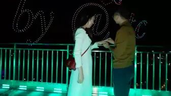 Télécharger la video: 10万元无人机表演求婚vs1万元无人机求婚