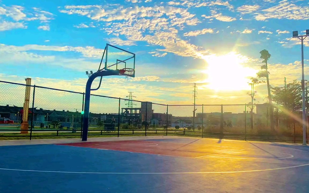 篮球场夕阳壁纸图片