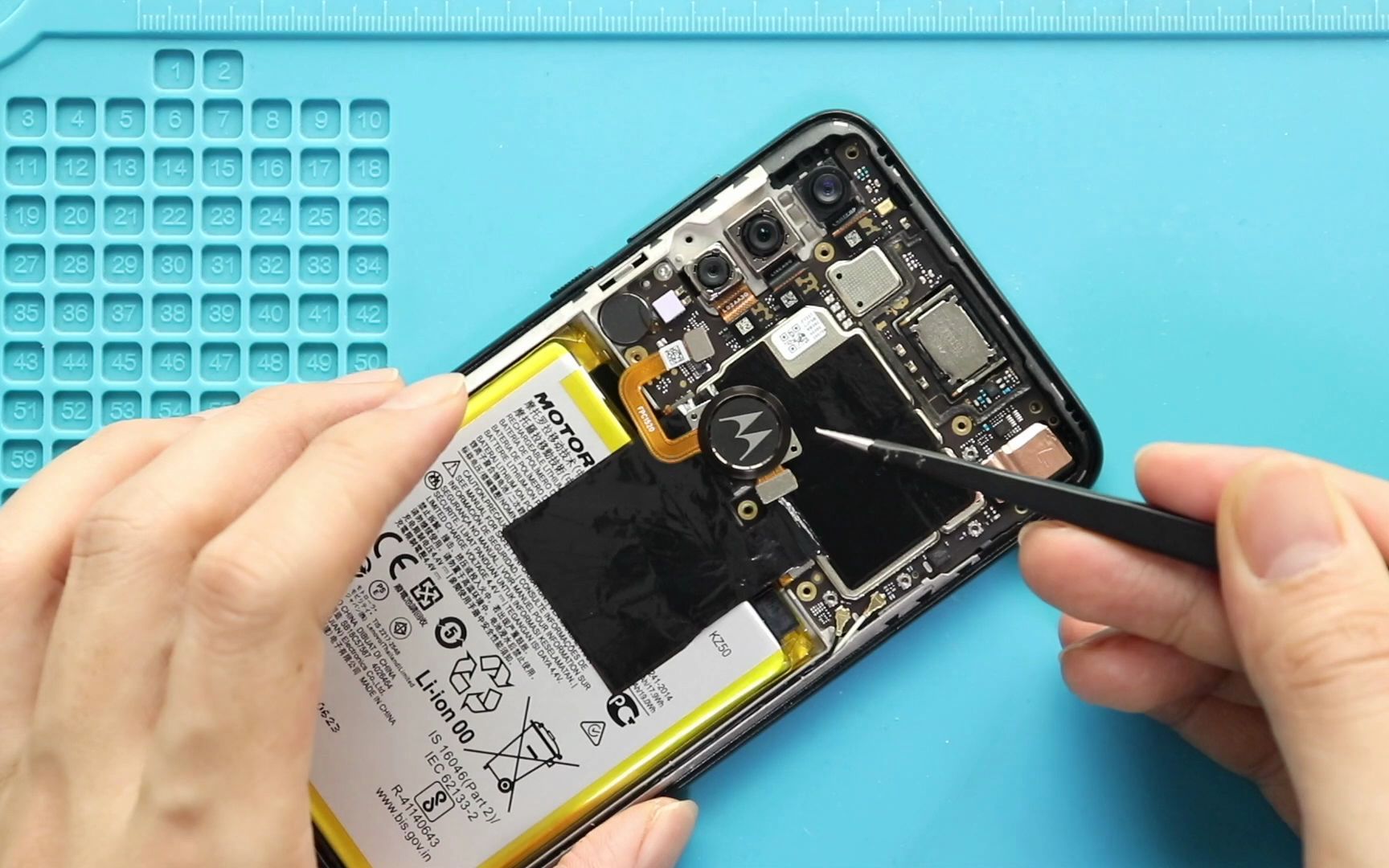 摩托罗拉 g power 2020 xt2041 指纹感应排线 更换教程 拆机步骤