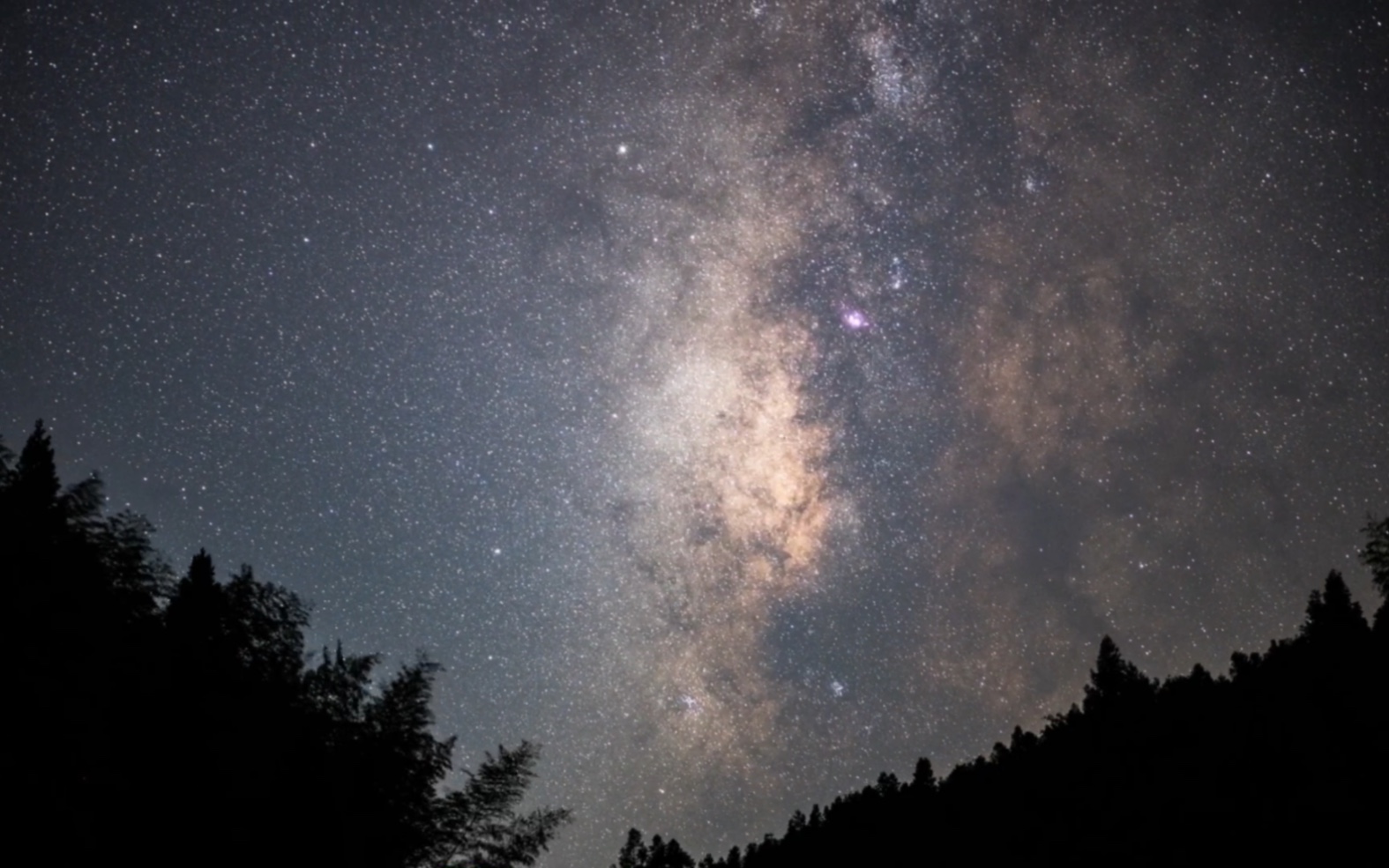 [图]夜晚的天空是星星最好的归宿，带你的爱的人去看星河吧