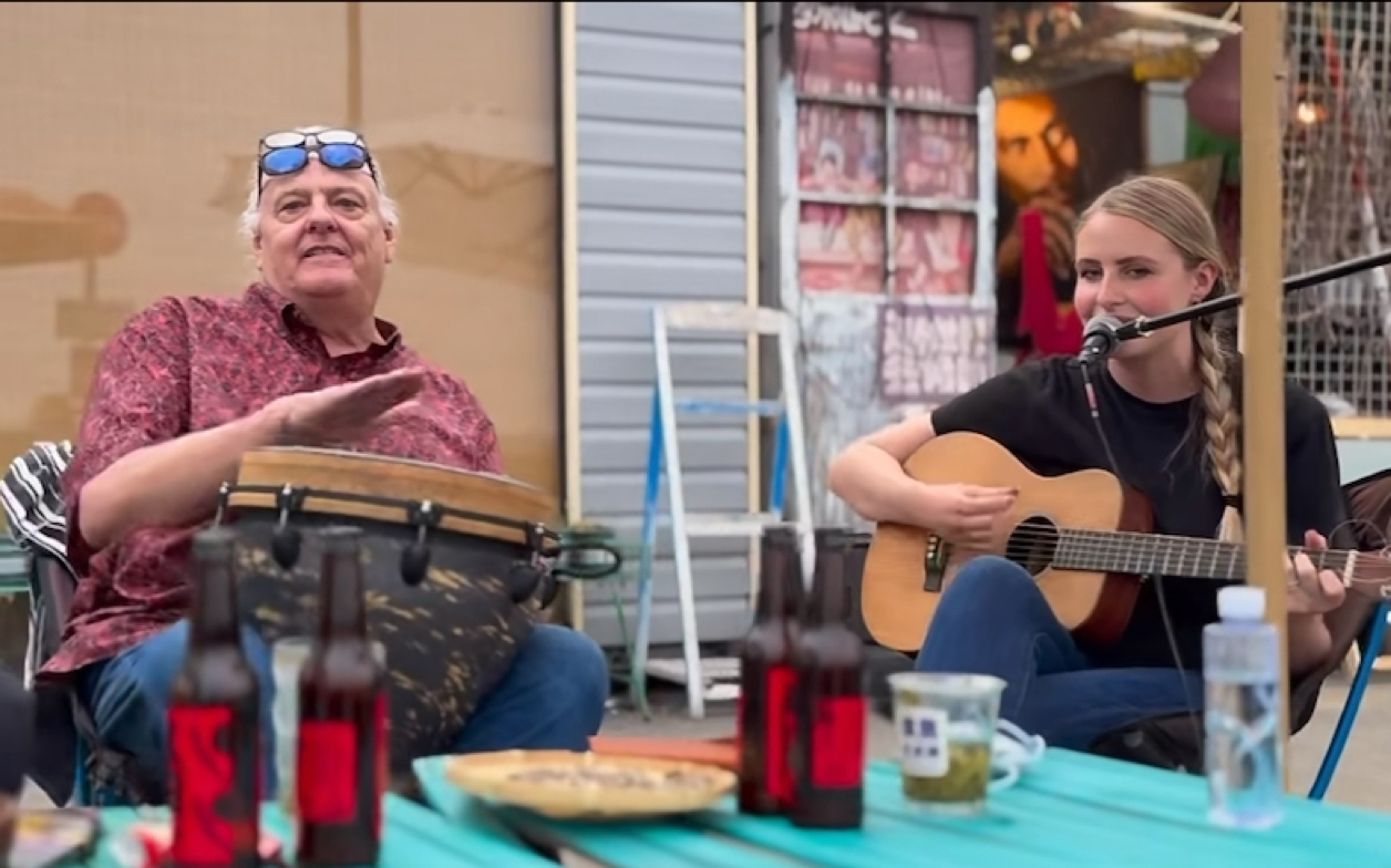 【田纳西jay和ari/搬运】老丈人杭州茶园快乐弹唱