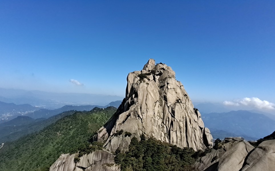 安徽天柱山第二高峰天池峰,仰望不能爬的第一高峰天柱峰,真遗憾