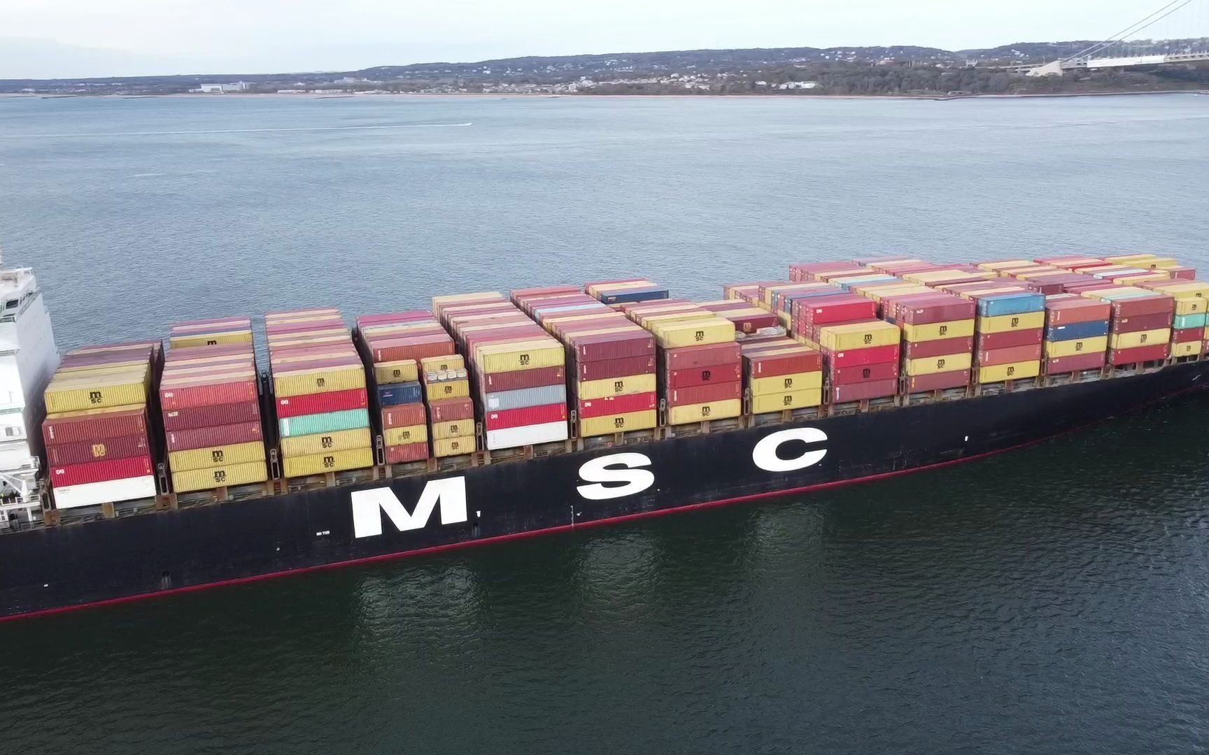 航拍纽约海运:msc paris号集装箱运货船_哔哩哔哩_bilibili