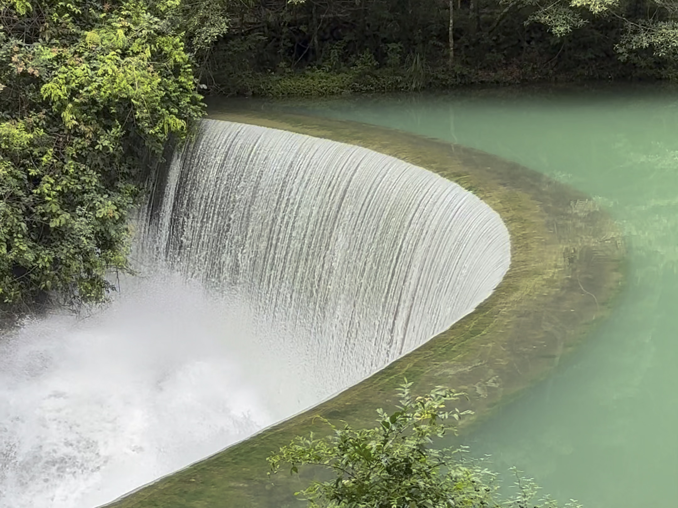 小七孔景区 卧龙潭