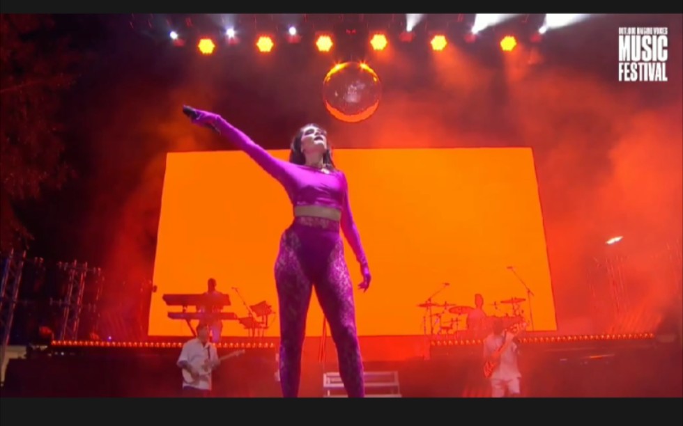 [图]Jessie J-Burnin' Up 2022.06.04 LA @Weho Pride