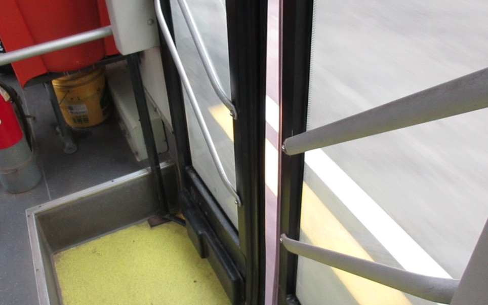 衡水公交20路xml6115jheva5cn带缝的后门