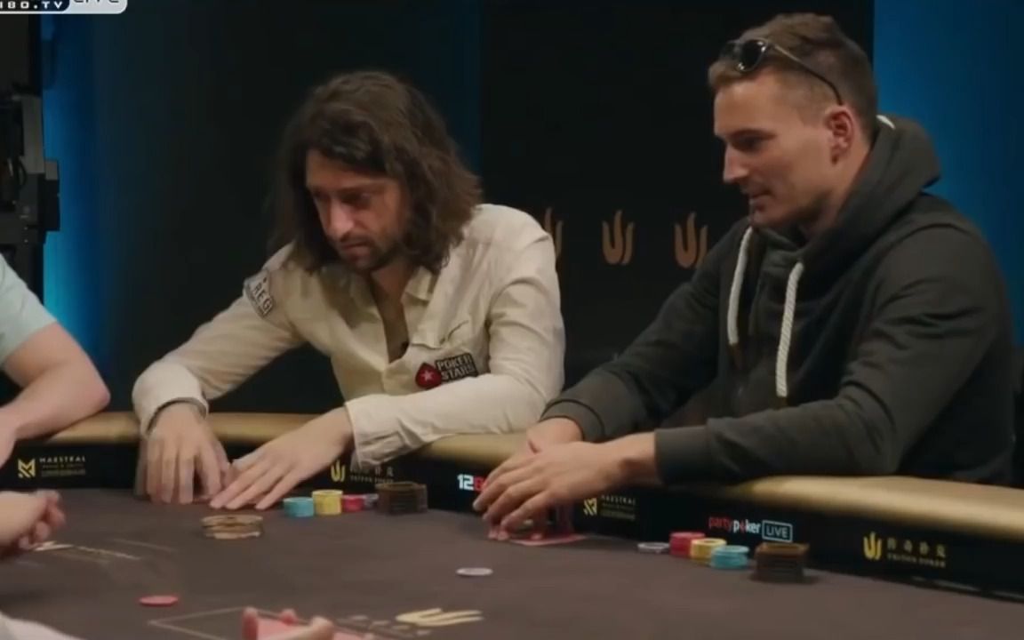 德州扑克黑山站25万买入8max第1集paulphua的惊人三枪诈唬能否成功