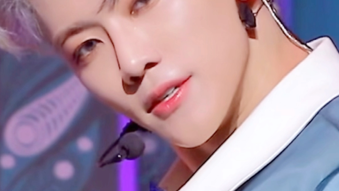 "双手合十now make a wish "