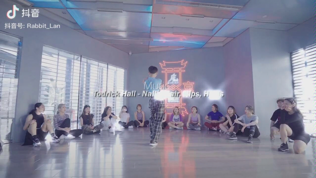 [图]【Fame兔子lantu】【voguing】Todrick Hall- Nails, Hair, Hips, Heels