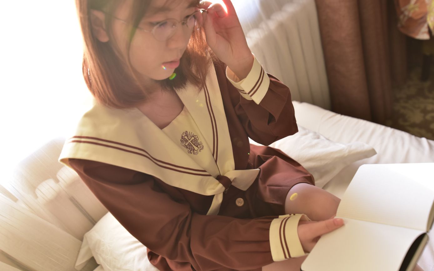 【asmr】智障软件和jk妹子一起哄你睡觉(敲击,揉耳,刷子,轻语,超刺激