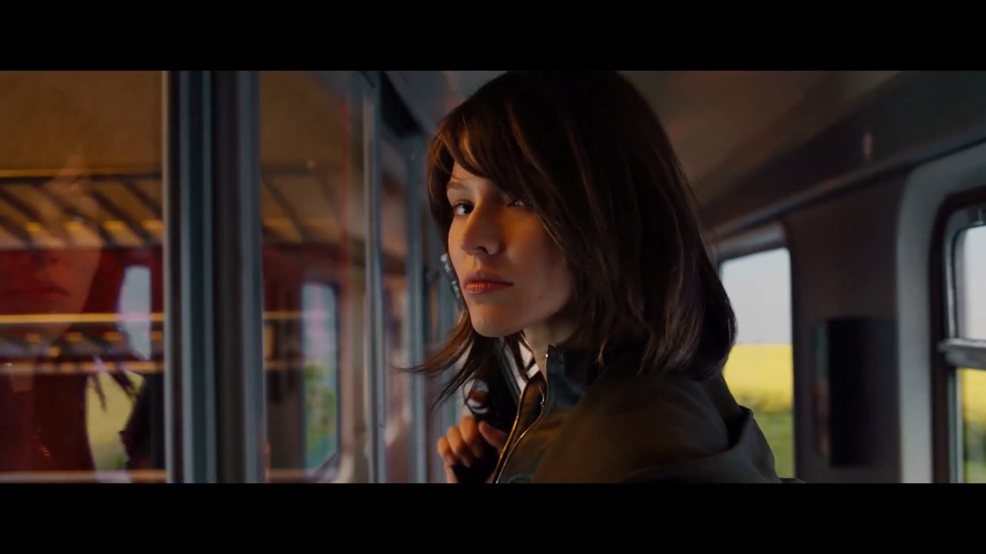 吕克贝松《安娜》最新中文预告:冷艳超模变身女杀手