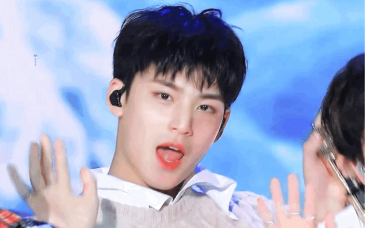 金珉奎/今年的初雪有如此萌物陪你们看吗(^з^)-蓝door_-蓝door_-哔哩