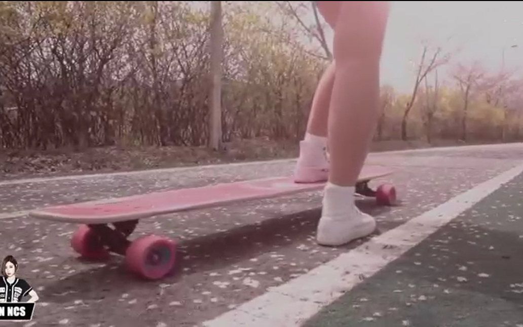 [图]【滑板女孩合集共10P】跳长板舞的女孩Longboard Dancing Girl