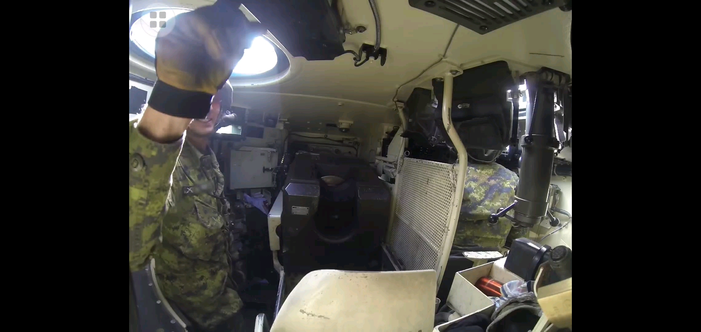 德国 豹2a4主战坦克 和 豹1a5主战坦克 内部 装填手位 高清无码体验