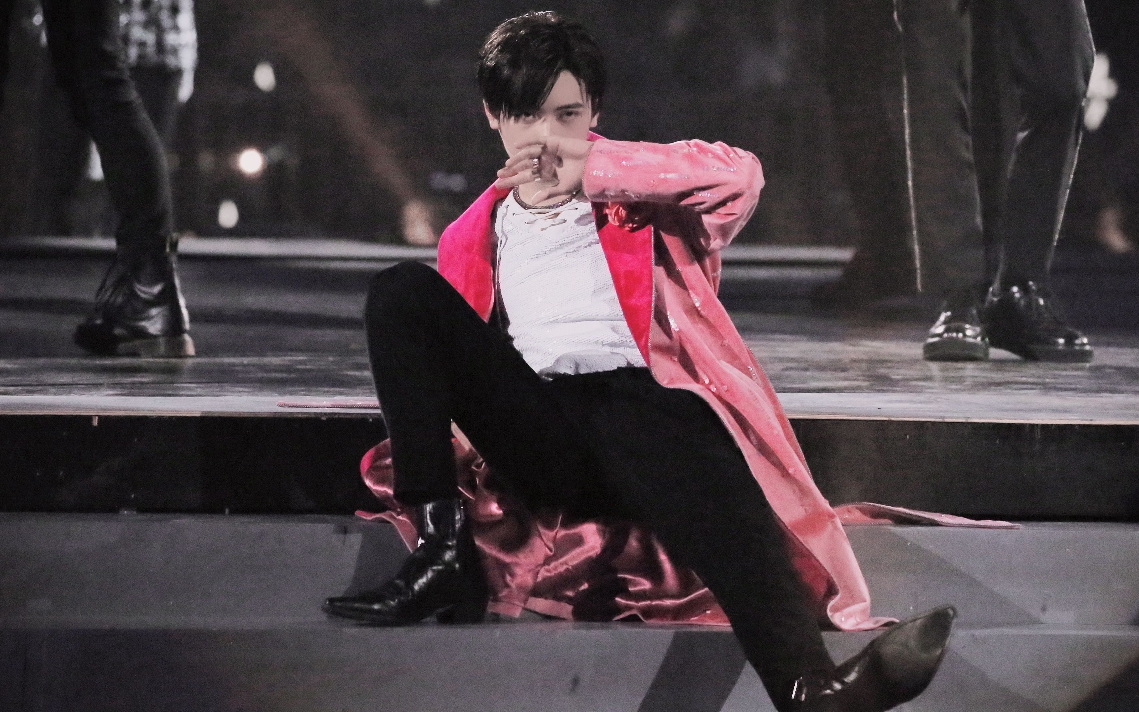 r1se焉栩嘉绝撩bad guy直拍混剪 6机位两场演唱会一次看个够