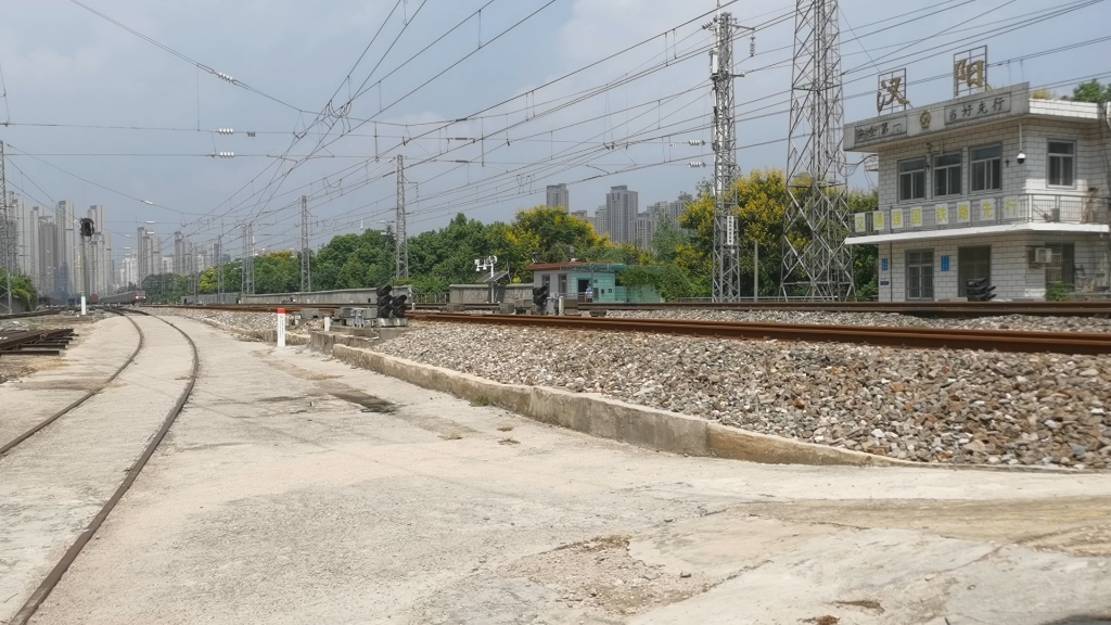 z125次列车通过汉阳站