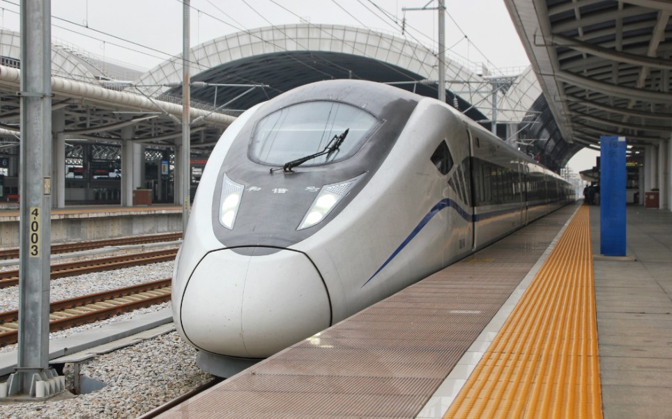 crh2a-2460南宁站进站